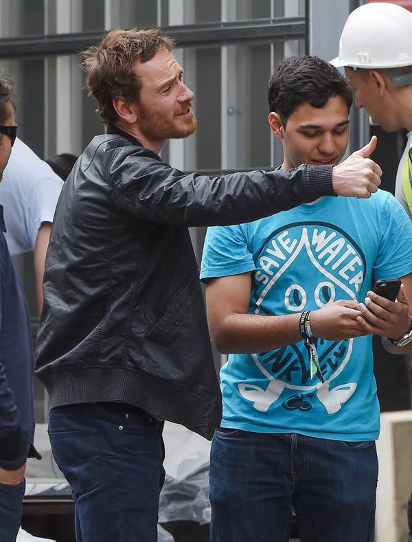 Michael Fassbender’s thumbs up