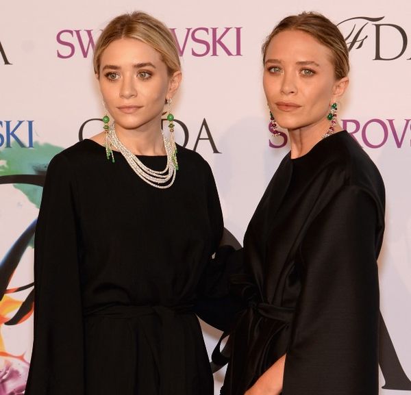 OMG. A kitten on a twin