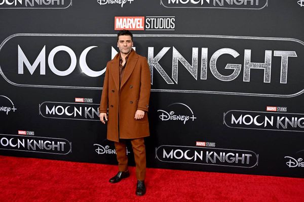 Oscar Isaac says “gay”