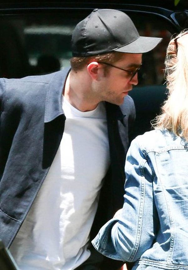 Robert Pattinson emotes