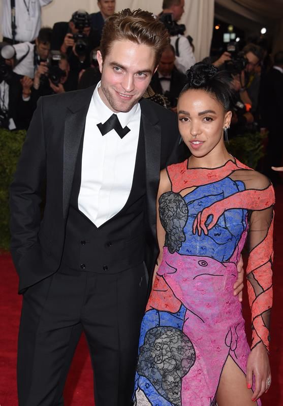 FKA twigs & Robert Pattinson’s wedding push