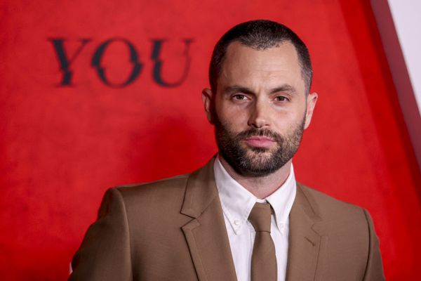 Penn Badgley tries his best