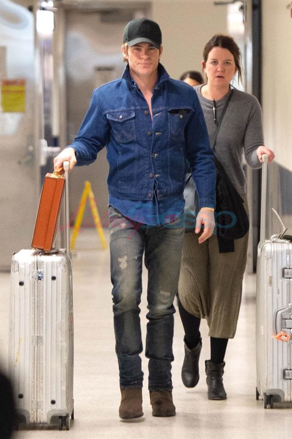 Chris Pine and Annabelle Wallis are still together