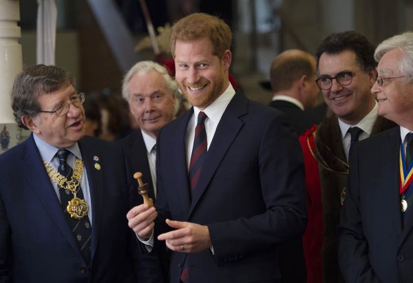 House Sussex: the jewels and the (un)follows