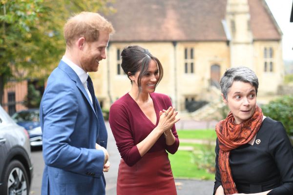 Harry gives Meghan a ride