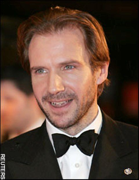 The Daily Quiveration: Ralph Fiennes Naked Yoga