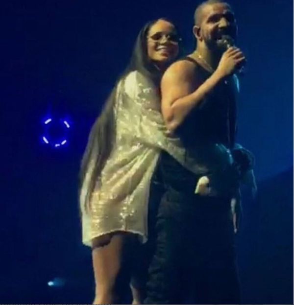 How Rihanna “holds” Drake