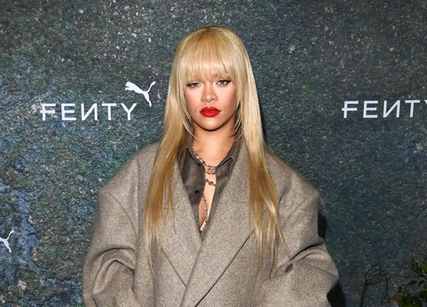 Rihanna works the carpet