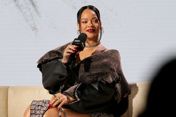 Rihanna: Feel It Coming In The Air