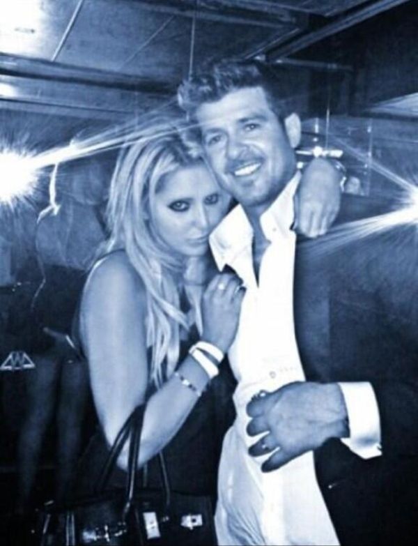 Robin Thicke’s ass grab