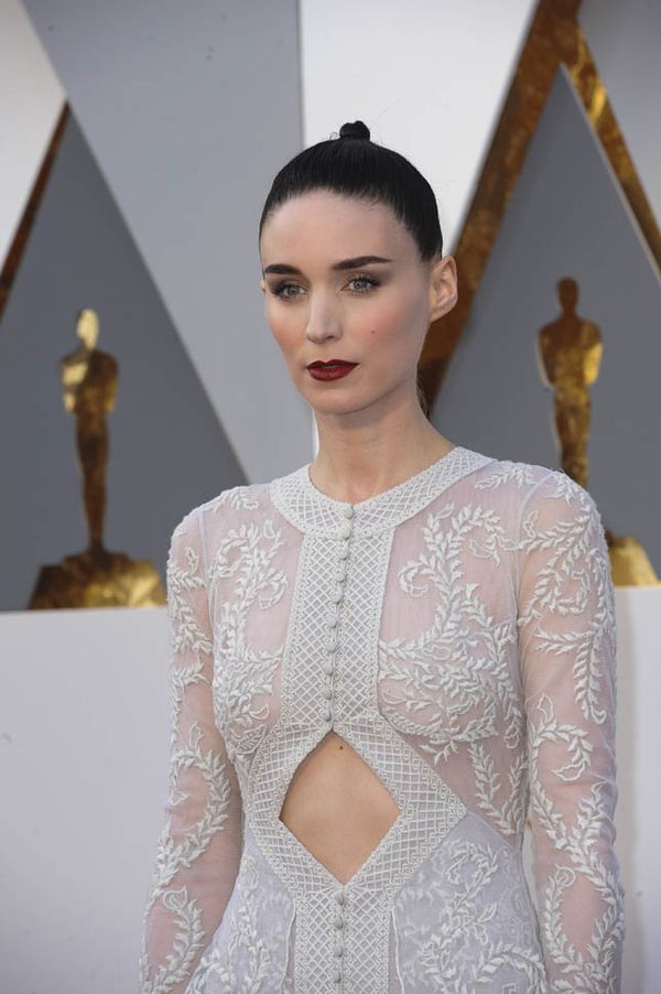 Rooney Mara is a Well-Dressed Oscars Suck