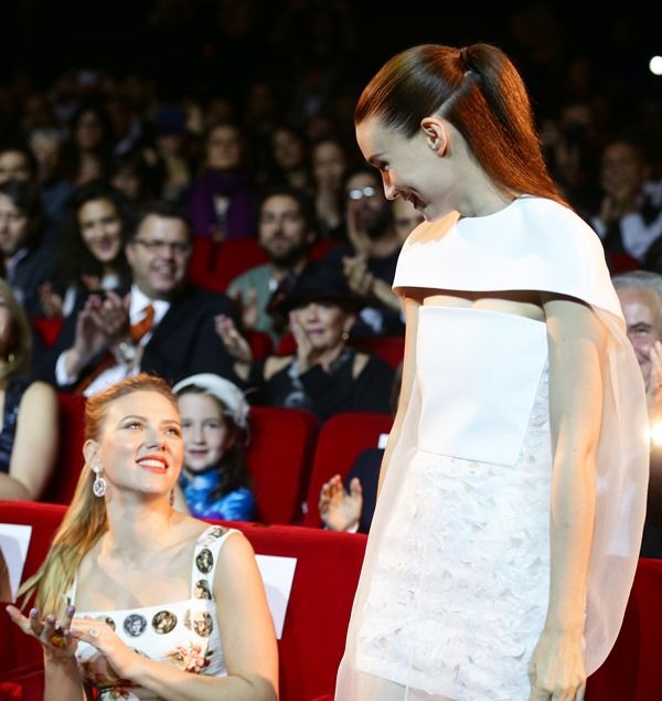 Photo Assumption: Scarjo & Rooney