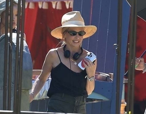 SMG’s telltale accessory on the Buffy set