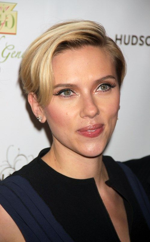 Surprise! Scarlett Johansson can freestyle. Kind of.