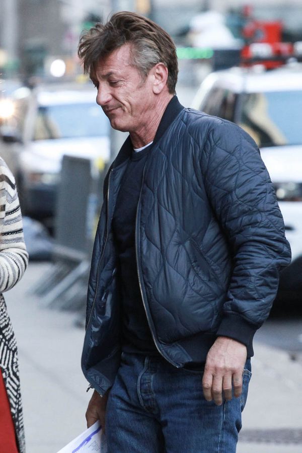Sean Penn does not collaborate