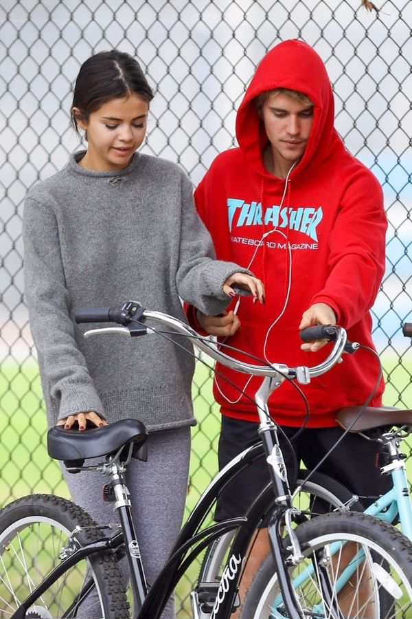 Selena & Justin’s romantic bike ride