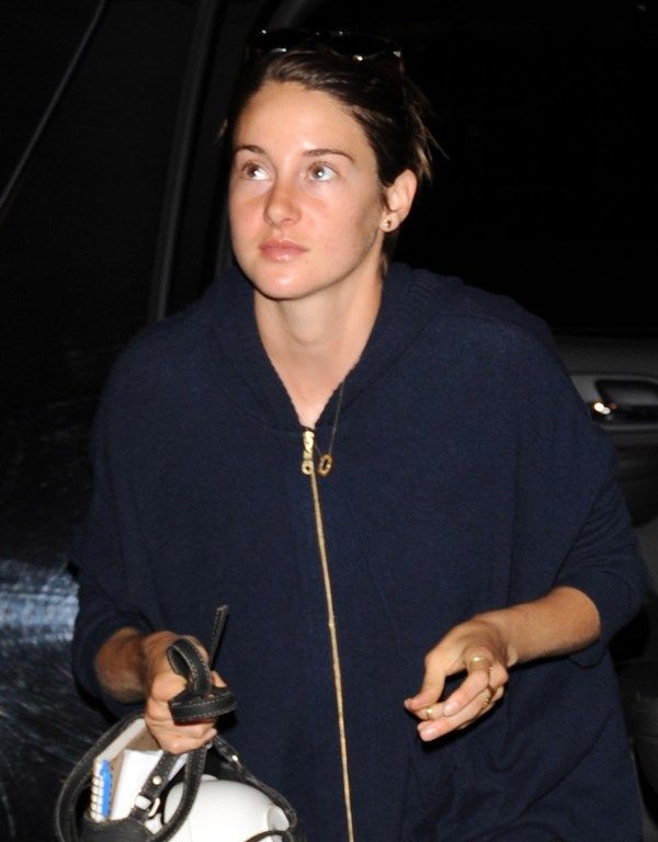 Tris & Four are dating in real life?