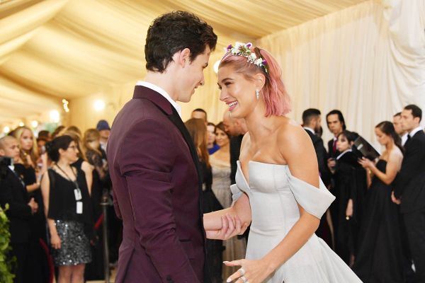 Shawn Mendes & Hailey Baldwin: Met Official