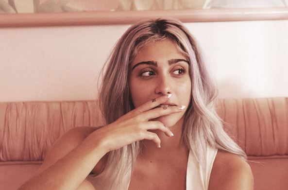 Smutty Social Media, March 11, 2016