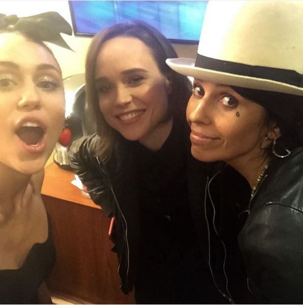 Smutty Social Media, Thursday October 15, 2015