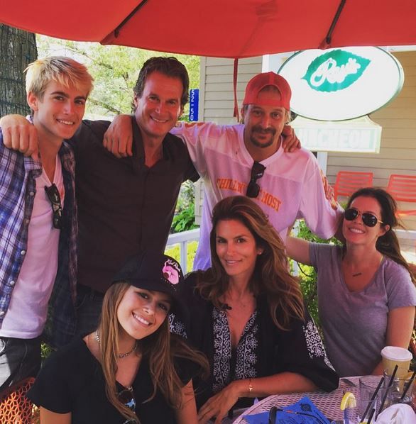 Smutty Social Media, Monday August 17, 2015