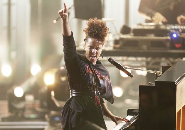 Smutty Social Media, September 22, 2016