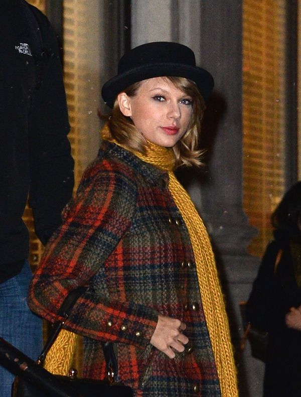 Taylor Swift is “happily single”