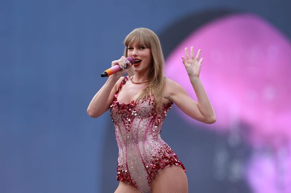 Taylor Swift Shows More Work