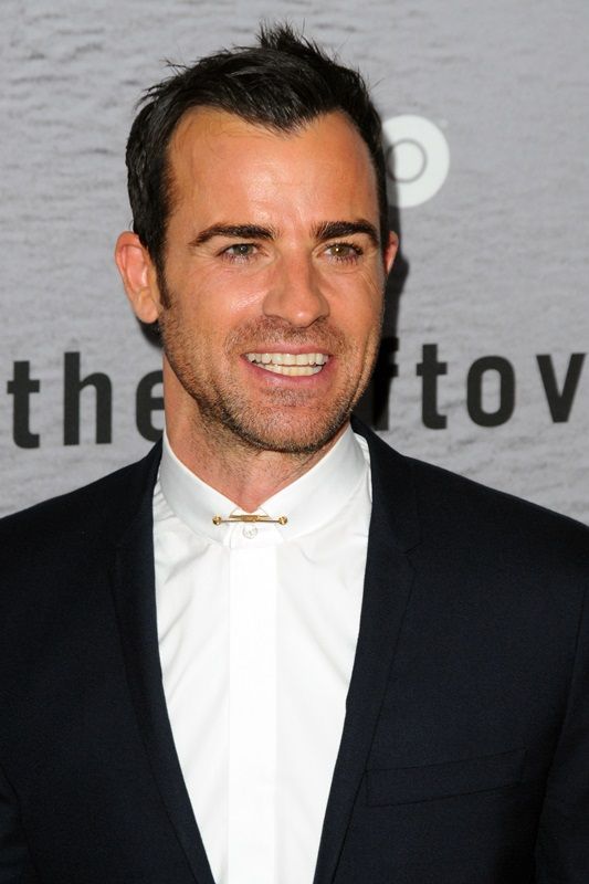 Justin Theroux’s penis needs two underwears