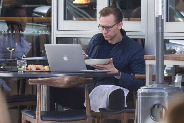 Tom Hiddleston lunches alone