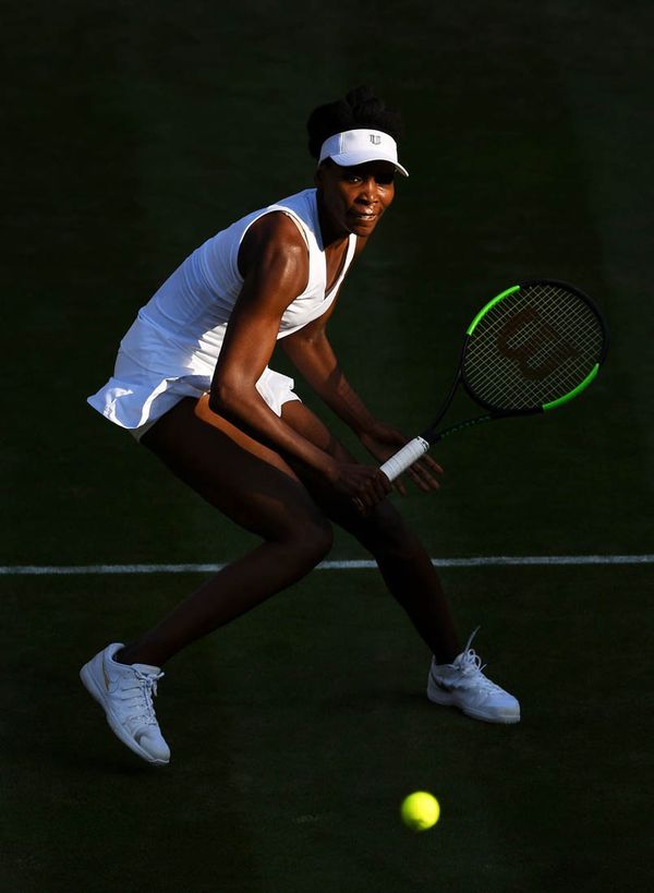 Venus advances, Serena drills