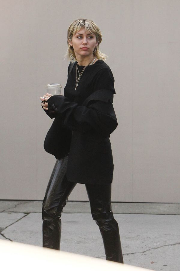 What's Your Drama: Miley the Zit Popper & a Broke Boyfriend