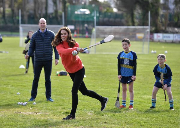 House Cambridge in Ireland: Juggling and Selfies