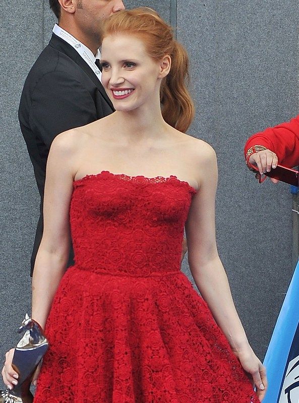 Carpets & Candids: Jessica Chastain’s red and two-tone