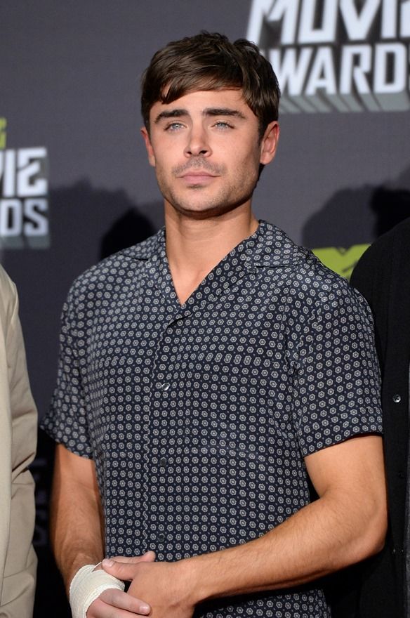 Carpets & Candids: Zac Efron’s MTV jeans