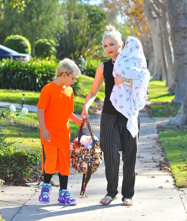 Carpets & Candids: Gwen’s pinstriped dropcrotch