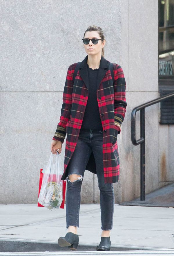 Carpets & Candids: Jessica Biel’s plaid coat