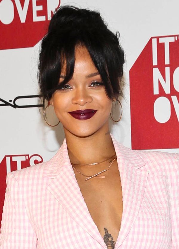 Carpets & Candids: Rihanna’s light pink and dark lip