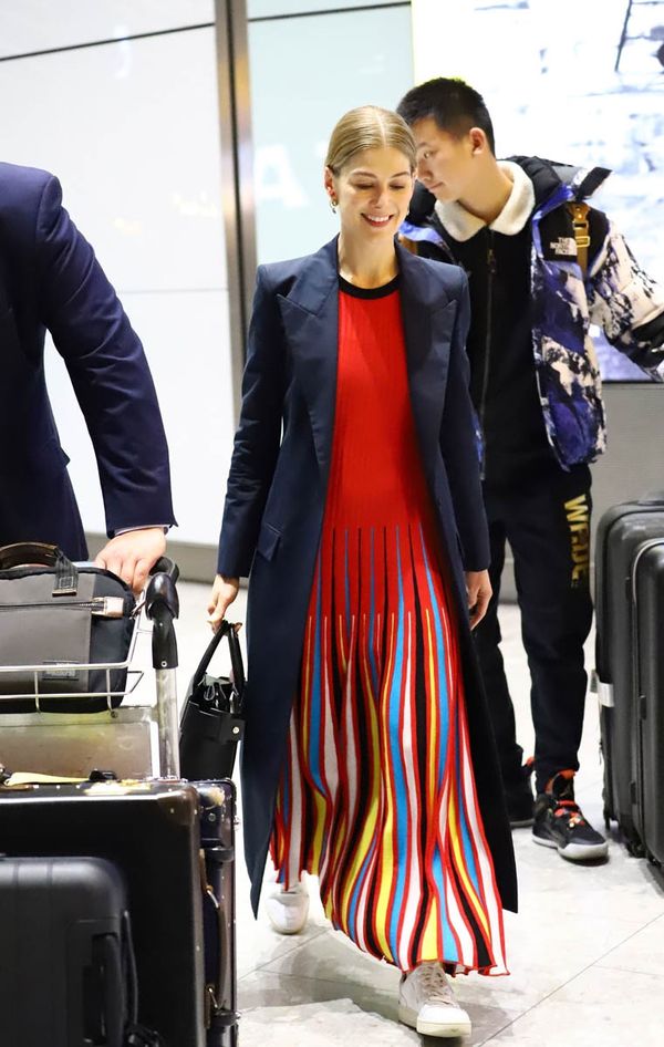 Carpets & Candids: Rosamund Pike’s travel stripes