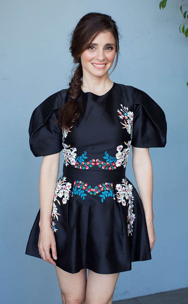 Carpets & Candids: Shiri’s big shoulders