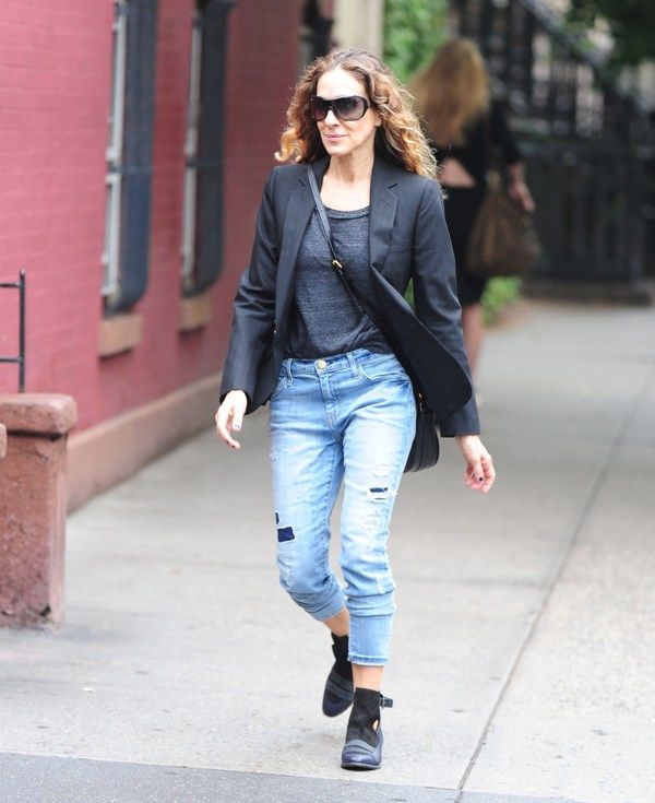 Carpets & Candids: SJP’s pulled-up jeans