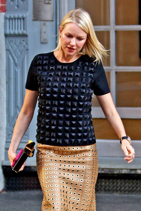 Carpets & Candids: Naomi’s gold and grommets