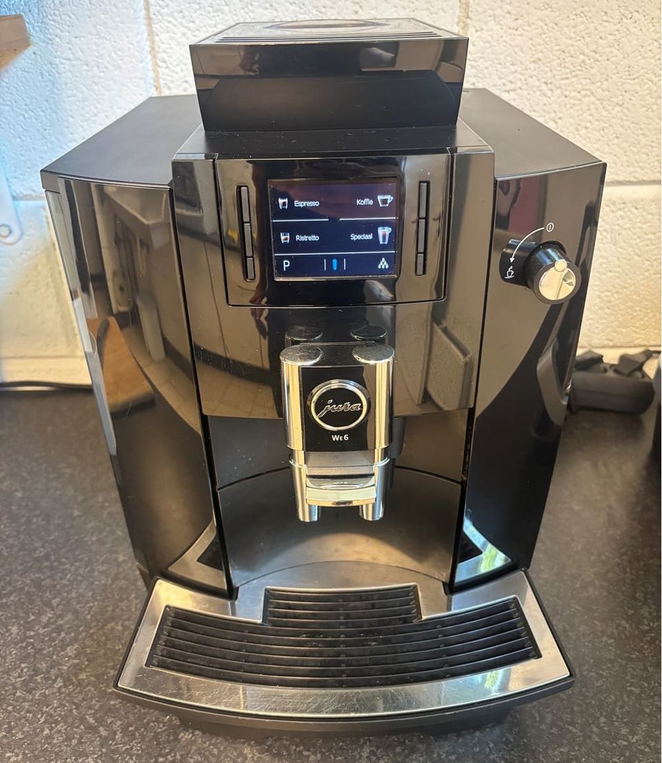 Jura WE6 Review + vs WE8 Coffee Machine