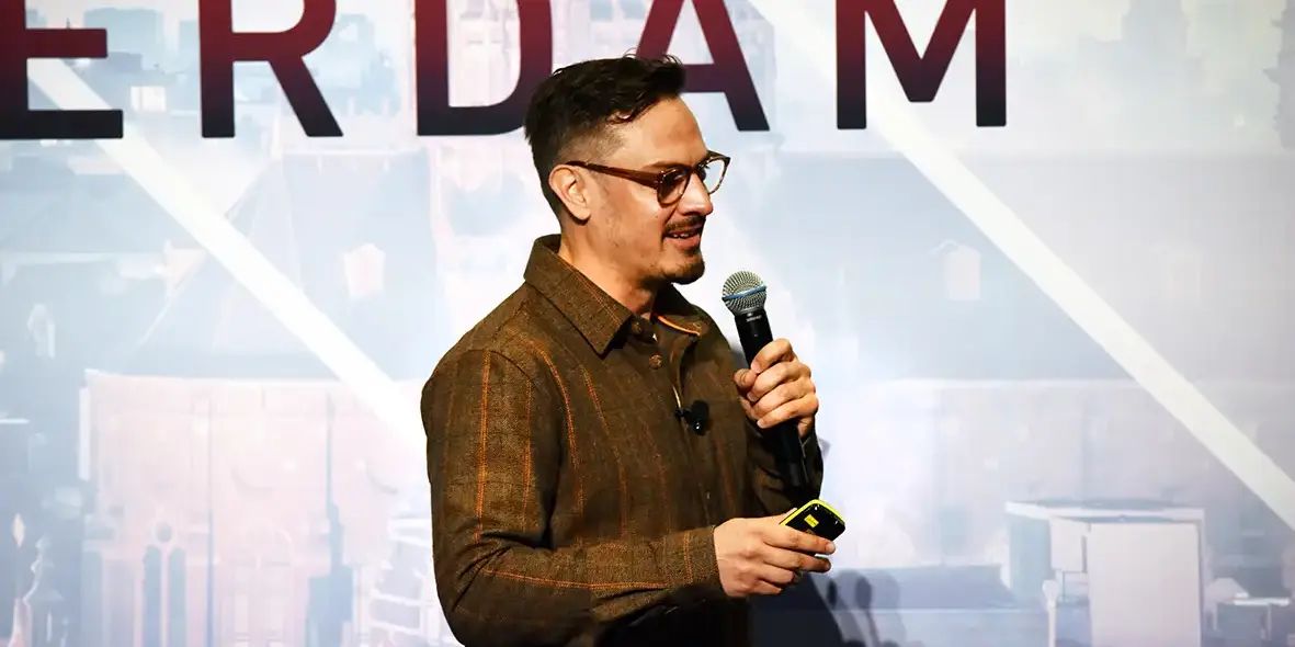 Fashion 2025: The Year Physical Clothing Becomes Obsolete Post image