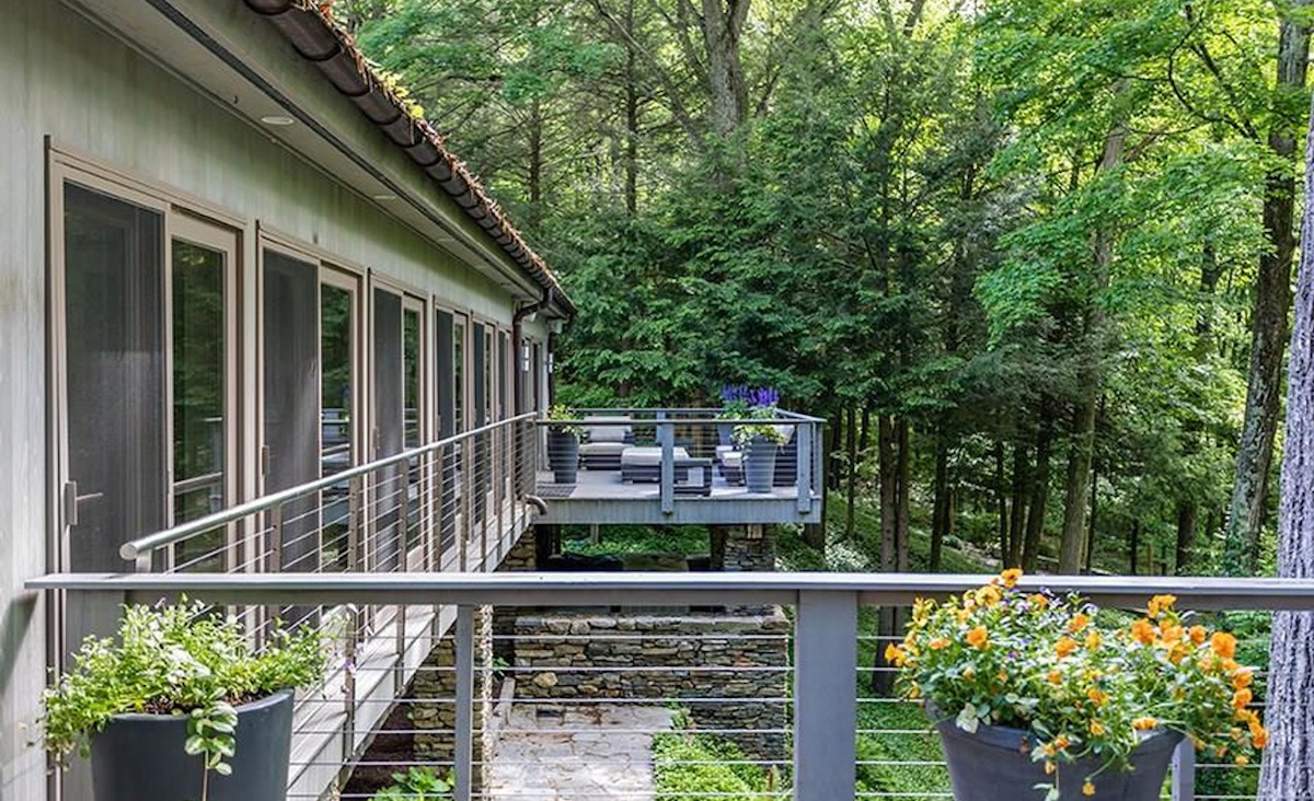 Extensive decking