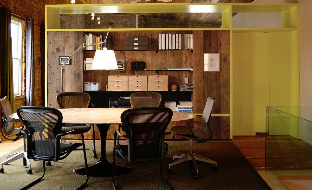 Second floor and desk. Photo: Cliff Goldthwaite Second floor and desk. Photo: Cliff Goldthwaite