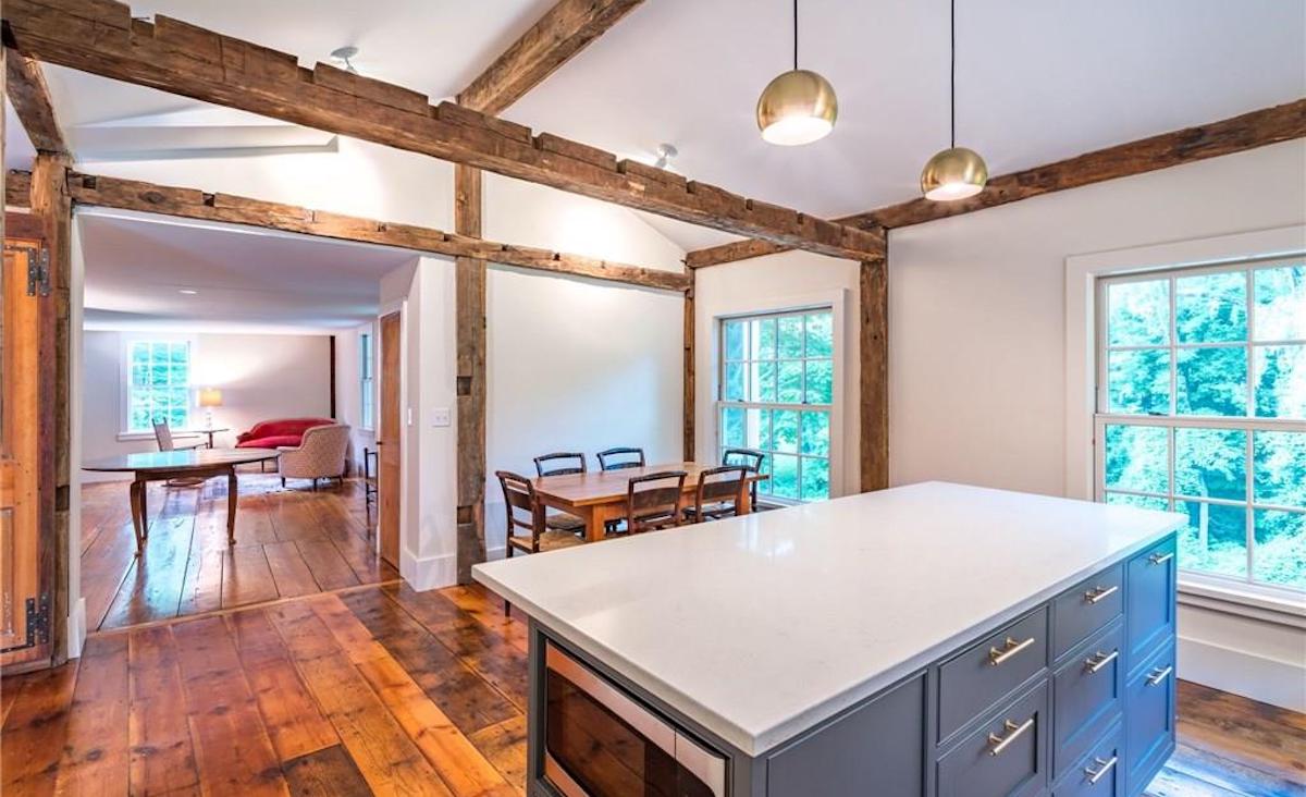 Eat-in kitchen