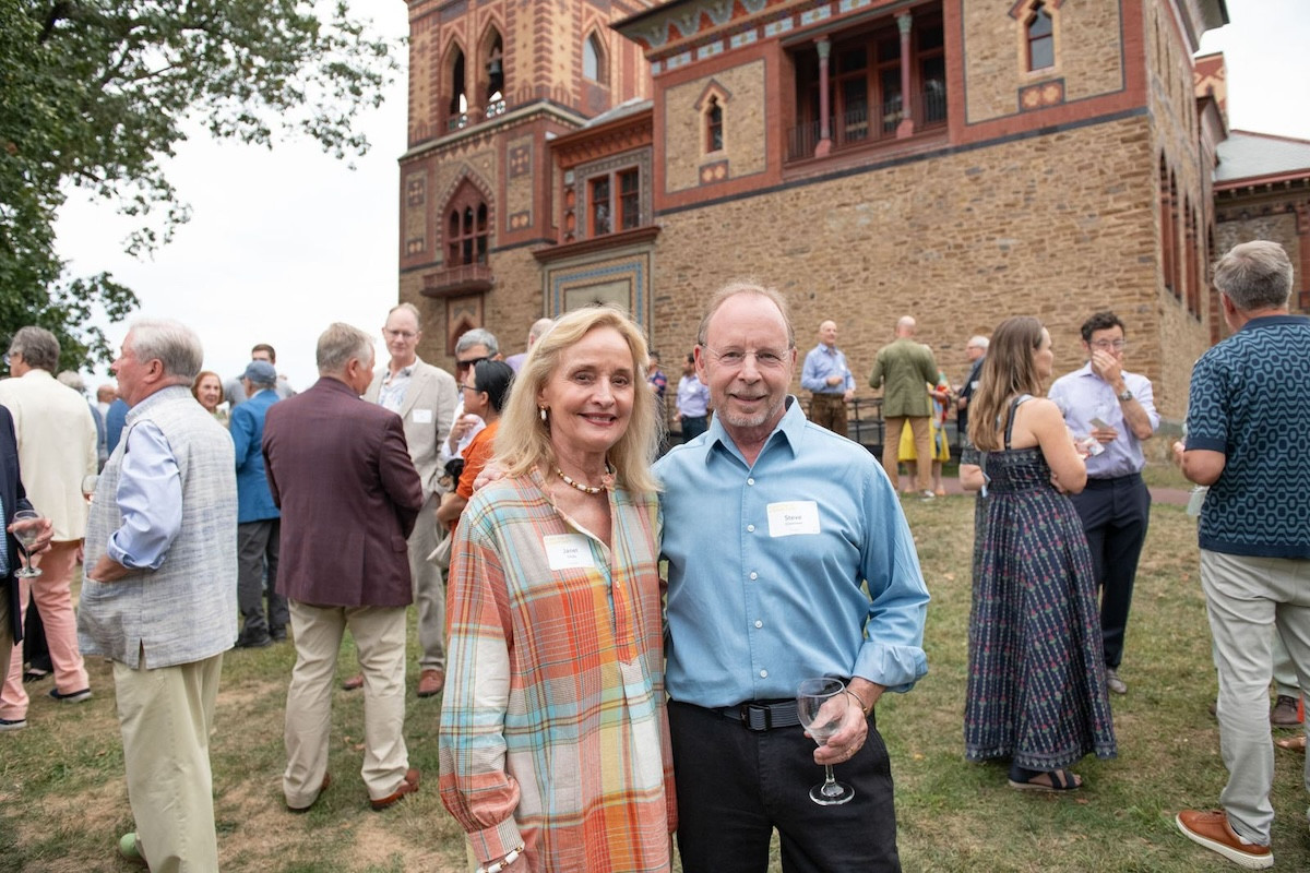 Janet Dicke and Steve Clearman - Oxygen House Photo Janet Dicke and Steve Clearman - Oxygen House Photo