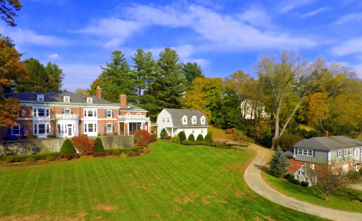 Multiple buildings on 3.7 acres