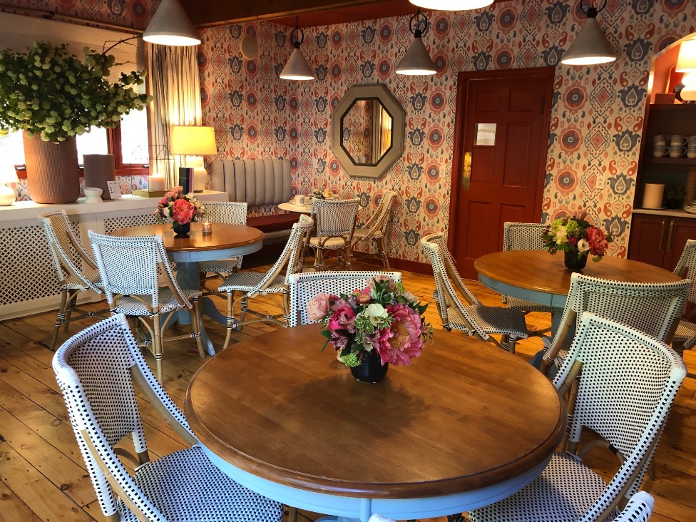 "Comparte" is Virginia Toledo's makeover of the dining room — welcoming and cheerful in the rejuvenating warm tones. "Comparte" is Virginia Toledo's makeover of the dining room — welcoming and cheerful in the rejuvenating warm tones.